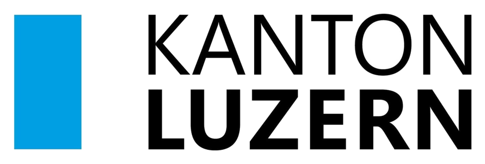 Logo mit blauer vertikaler Leiste auf der linken Seite und schwarzen Text, der 'KANTON LUZERN' lautet.